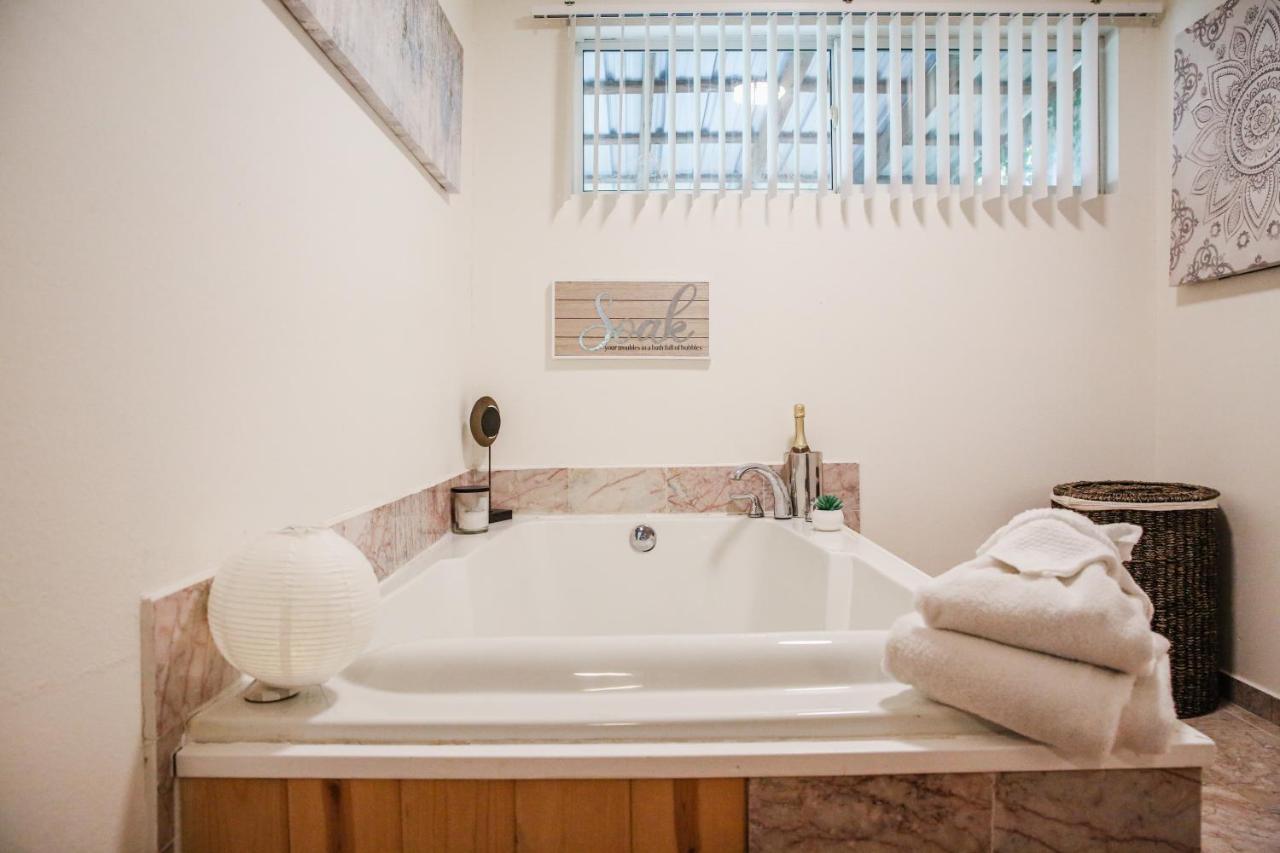 Moonlight Cottage - Your Romantic & Scenic Escape เซอเวียร์วีล ภายนอก รูปภาพ